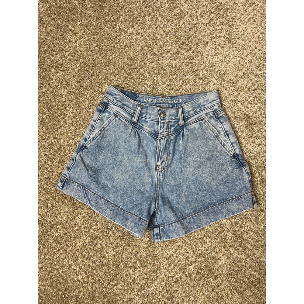 American Eagle High Waisted Pleated Denim Shorts Light Acid Wash Size 0